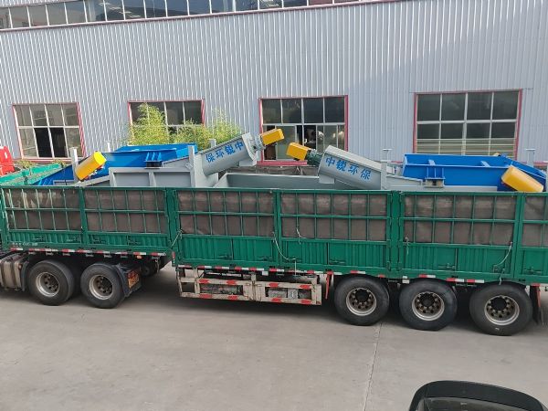 客戶選定的砂石分離機已安排發(fā)貨了